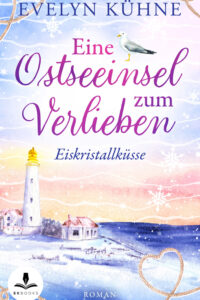 Cover des Romans „Eine Ostseeinsel zum Verlieben – Eiskristallküsse“ von Evelyn Kühne. Es zeigt einen Leuchtturm an der winterlichen Ostseeküste mit Schneeflocken und einer Möwe im Vordergrund.