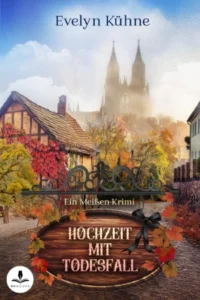 Buchcover von Evelyn Kühne: ‚Hochzeit mit Todesfall – Ein Meißen-Krimi‘. Herbstliche Altstadtstraße mit Fachwerkhäusern, im Hintergrund die Türme des Meißner Doms im Nebel. Im Vordergrund ein Holzschild mit dem Titel, dekoriert mit roten und orangefarbenen Blättern und einer schwarzen Schleife.